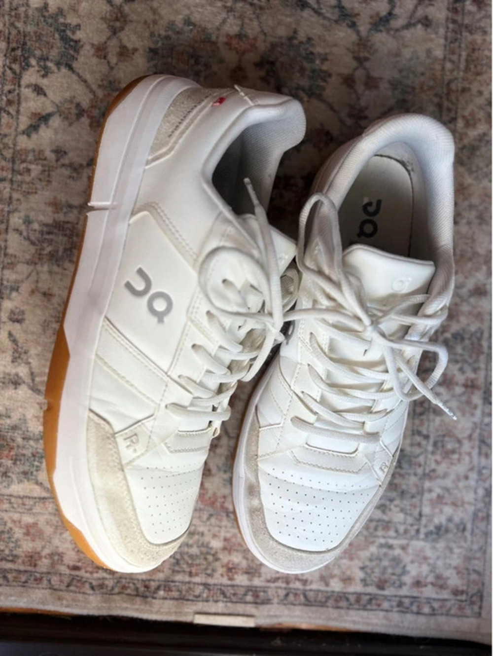 Mens size 11.5 White Leather Onclouds Roger Sneakers
